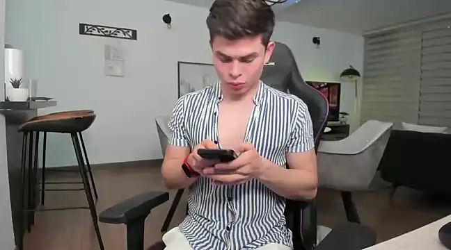 Snapshot of alejooo_twink chatting on March 2025 06:35:02 AM alejooo twink online show from March 2025 06:35:02 AM