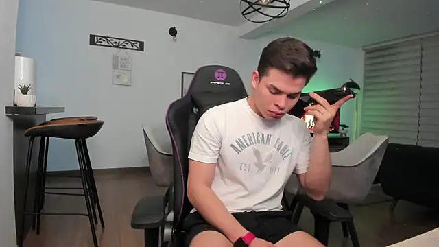 Snapshot of alejooo_twink chatting on March 2025 05:12:01 AM alejooo twink online show from March 2025 05:12:01 AM