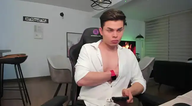 Snapshot of alejooo_twink chatting on March 2025 09:04:02 PM alejooo twink online show from March 2025 09:04:02 PM