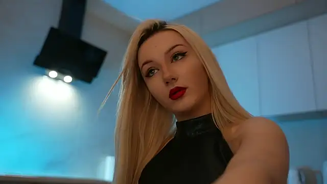 CatchMe1 online show from December 2025 07:18:01 PM