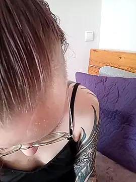 Snapshot of Aelita_bb chatting on April 2026 07:28:02 AM Aelita bb online show from April 2026 07:28:02 AM