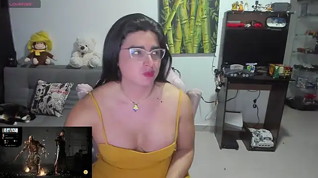 Snapshot of Khalifa_Gold chatting on April 2026 06:52:01 AM Khalifa Gold online show from April 2026 06:52:01 AM