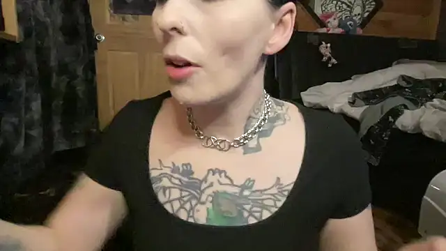 Snapshot of TeenyDoll chatting on April 2026 02:38:02 AM TeenyDoll online show from April 2026 02:38:02 AM