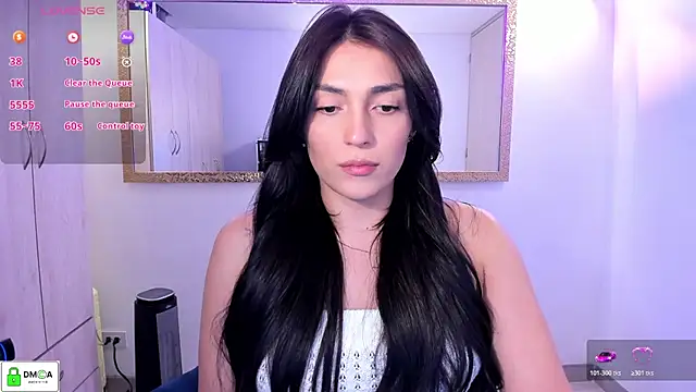 Snapshot of EricaVanderhill chatting on April 2026 12:10:01 AM EricaVanderhill online show from April 2026 12:10:01 AM