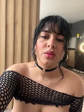 Snapshot of Roxxannne chatting on December 2024 05:43:01 PM Roxxannne online show from December 2024 05:43:01 PM