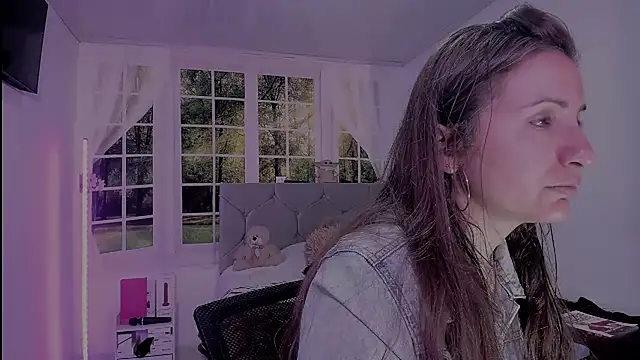 vanessabrown  online show from April 2026 12:46:02 PM