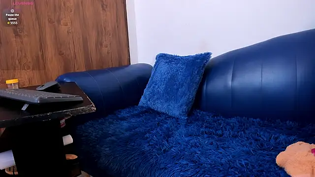 Mature Skinny online show from May 2026 12:01:01 PM