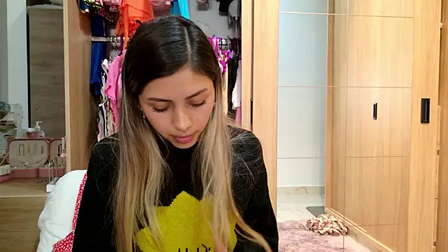 Snapshot of Sensualtease chatting on January 2025 01:10:02 AM Sensualtease online show from January 2025 01:10:02 AM