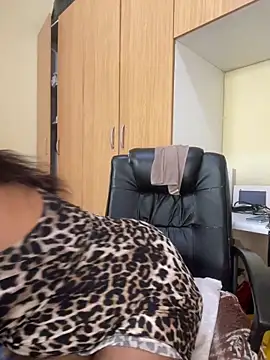 BADFATASS85 online show from June 2026 12:18:01 PM