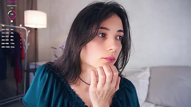 Holla Molly online show from March 2025 12:09:02 PM