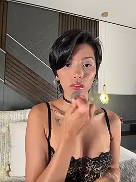 evamoretti online show from May 2026 11:24:02 PM