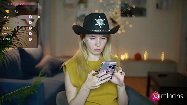 melanielwithu online show from October 2025 03:35:01 PM