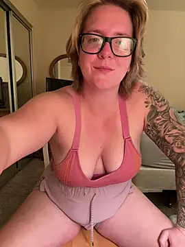 Lizzyloo online show from February 2025 02:02:01 PM