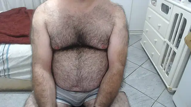 Snapshot of MysterBearMG chatting on May 2026 01:02:04 AM MysterBearMG online show from May 2026 01:02:04 AM