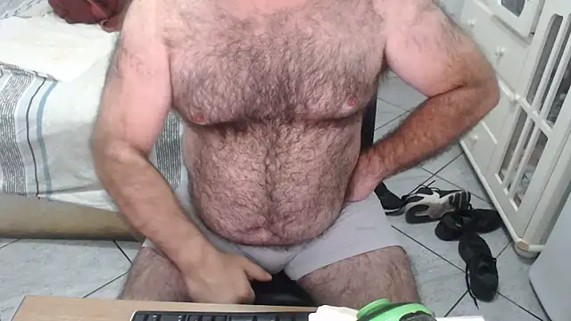 Snapshot of MysterBearMG chatting on May 2026 02:06:01 AM MysterBearMG online show from May 2026 02:06:01 AM