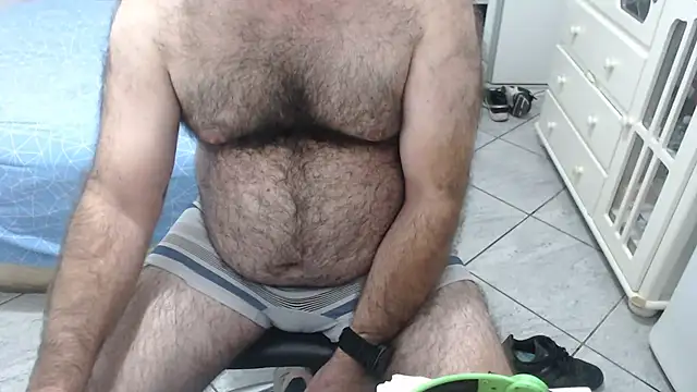 Snapshot of MysterBearMG chatting on May 2026 11:13:02 PM MysterBearMG online show from May 2026 11:13:02 PM