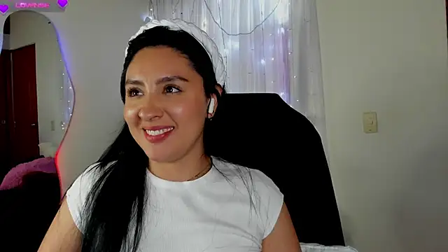 Snapshot of AnushaKumari chatting on January 2025 05:10:01 PM AnushaKumari online show from January 2025 05:10:01 PM