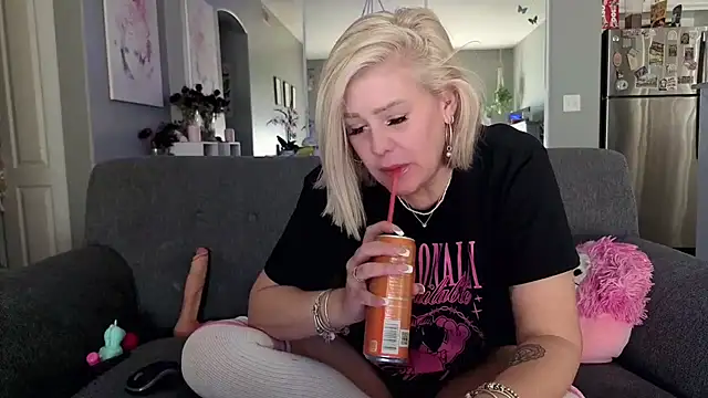 Snapshot of Lexi_Shocker chatting on January 2026 08:00:01 PM Lexi Shocker online show from January 2026 08:00:01 PM