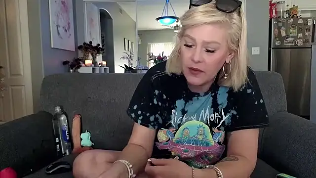 Snapshot of Lexi_Shocker chatting on January 2026 06:44:02 PM Lexi Shocker online show from January 2026 06:44:02 PM