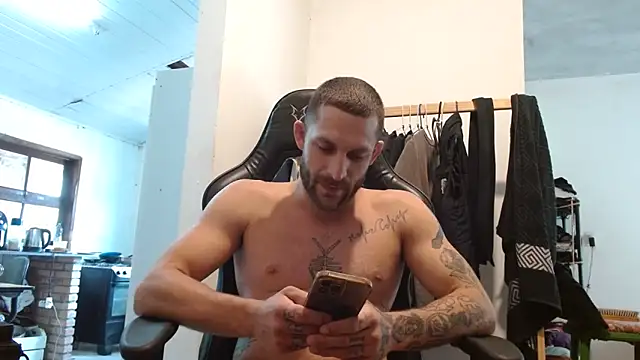 Snapshot of surfdog_95 chatting on October 2025 04:47:01 PM surfdog 95 online show from October 2025 04:47:01 PM