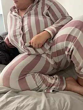 Snapshot of sweeti_Em chatting on March 2026 09:05:02 AM sweeti Em online show from March 2026 09:05:02 AM