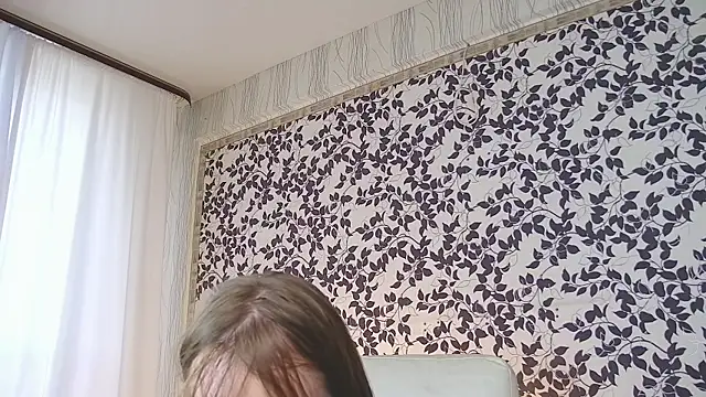 Laurainlove online show from July 2026 07:12:01 AM
