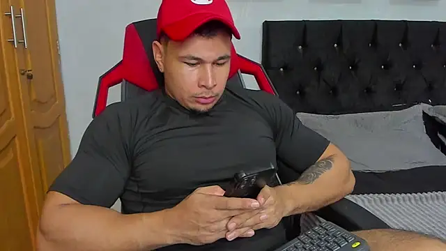 tyler hank01 online show from July 2026 06:32:01 PM