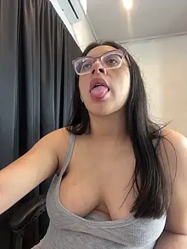 Ninnfa online show from October 2025 10:19:01 PM