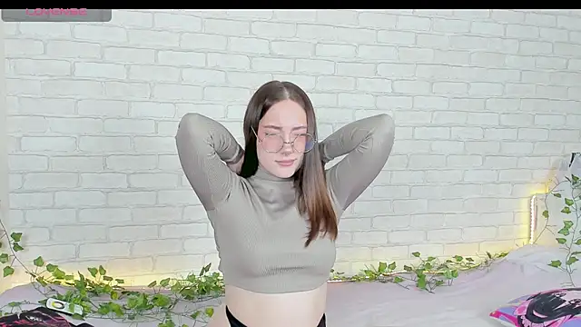 LinaKenny online show from December 2025 02:15:01 PM