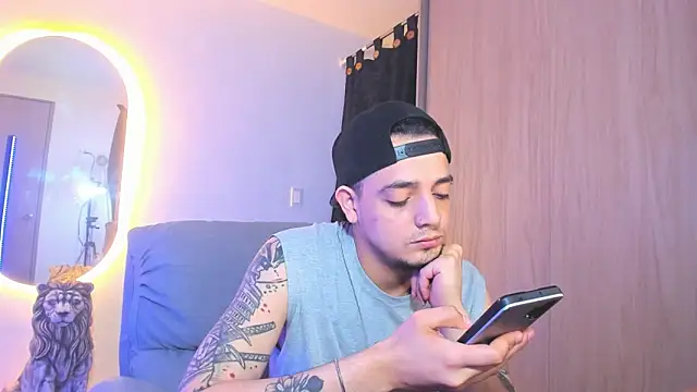 Snapshot of alejandro_calderon1 chatting on January 2025 06:58:02 AM alejandro calderon1 online show from January 2025 06:58:02 AM