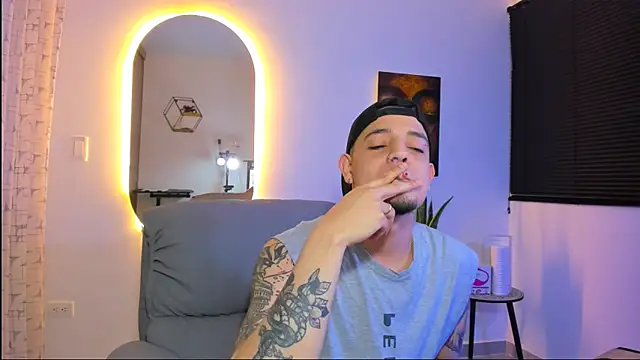 alejandro calderon1 online show from February 2026 03:43:01 AM