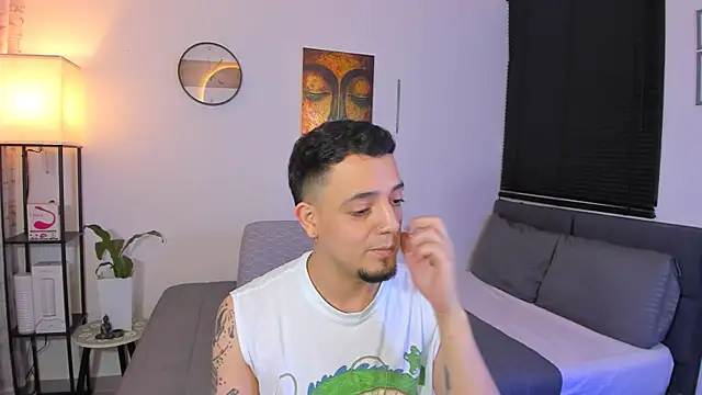 Snapshot of alejandro_calderon1 chatting on May 2026 01:56:02 AM alejandro calderon1 online show from May 2026 01:56:02 AM