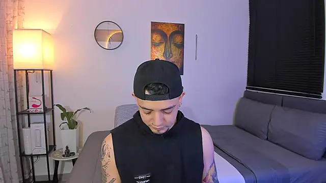 Snapshot of alejandro_calderon1 chatting on May 2026 01:32:02 AM alejandro calderon1 online show from May 2026 01:32:02 AM