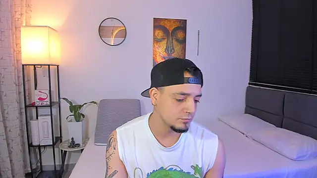 Snapshot of alejandro_calderon1 chatting on May 2026 04:31:01 AM alejandro calderon1 online show from May 2026 04:31:01 AM