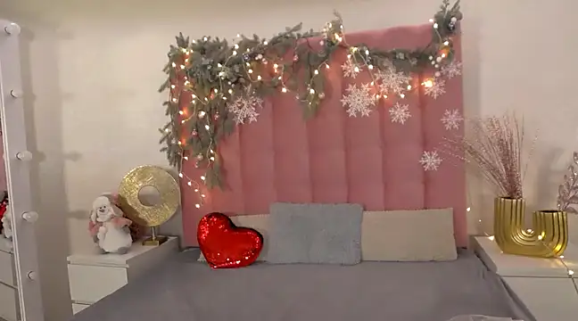 Snapshot of Edenne chatting on December 2024 01:11:02 PM Edenne online show from December 2024 01:11:02 PM