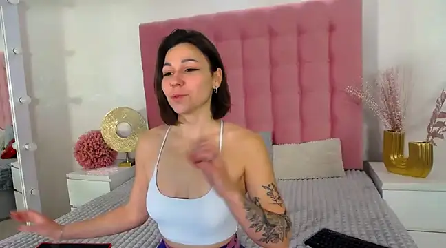 Snapshot of Edenne chatting on January 2025 01:14:02 PM Edenne online show from January 2025 01:14:02 PM