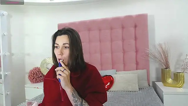 Snapshot of Edenne chatting on February 2025 12:05:02 PM Edenne online show from February 2025 12:05:02 PM