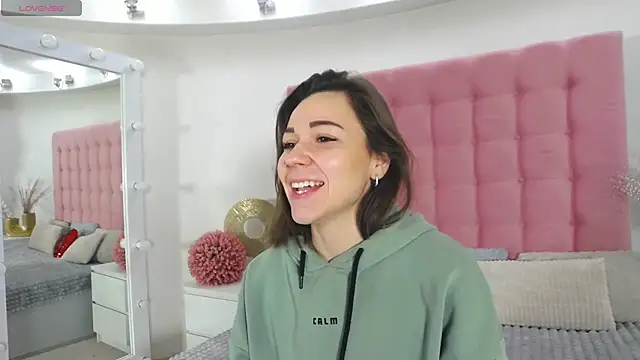 Snapshot of Edenne chatting on February 2025 07:34:01 AM Edenne online show from February 2025 07:34:01 AM