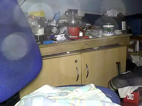 Snapshot of SkaterHun chatting on September 2025 08:36:02 AM SkaterHun online show from September 2025 08:36:02 AM