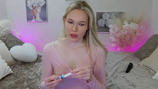 Snapshot of Veronika_Mitchel chatting on March 2025 05:53:02 PM Veronika Mitchel online show from March 2025 05:53:02 PM