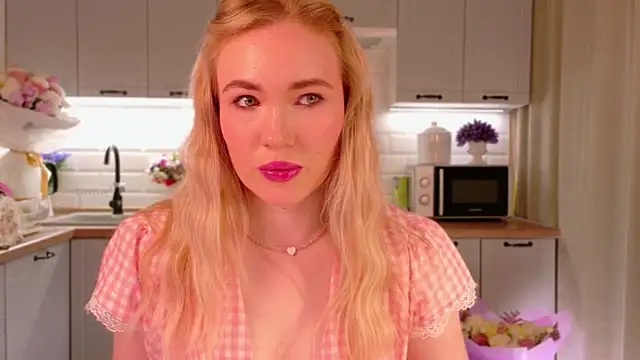 Veronika Mitchel online show from November 2025 03:04:01 PM