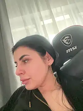 Snapshot of Scarlett-Dream chatting on January 2025 01:41:01 PM Scarlett-Dream online show from January 2025 01:41:01 PM