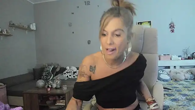 Snapshot of Orchideaxx chatting on February 2025 06:19:01 PM Orchideaxx online show from February 2025 06:19:01 PM