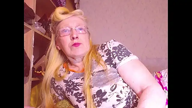 Snapshot of MadamBombShell chatting on February 2025 07:59:02 PM MadamBombShell online show from February 2025 07:59:02 PM