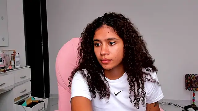 Snapshot of stormyy_ chatting on October 2025 09:39:01 PM stormyy online show from October 2025 09:39:01 PM