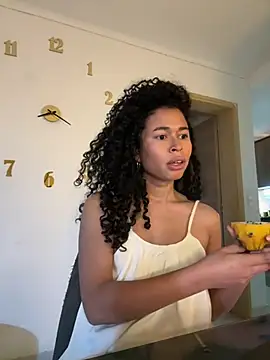 Snapshot of GabriSaenz chatting on December 2024 01:18:01 AM GabriSaenz online show from December 2024 01:18:01 AM