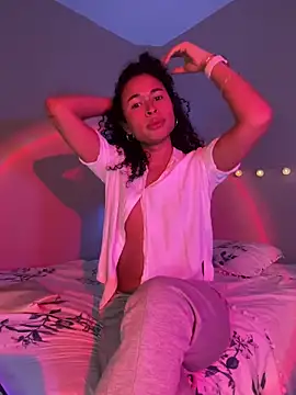 Snapshot of GabriSaenz chatting on January 2025 11:12:02 PM GabriSaenz online show from January 2025 11:12:02 PM