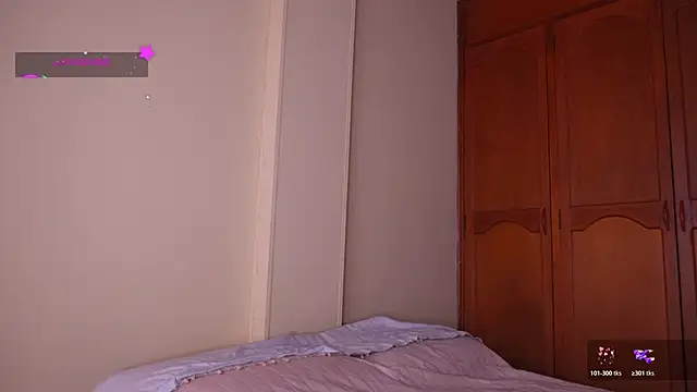 Snapshot of GabriSaenz chatting on October 2025 01:45:01 PM GabriSaenz online show from October 2025 01:45:01 PM