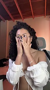 Snapshot of GabriSaenz chatting on October 2025 12:51:01 PM GabriSaenz online show from October 2025 12:51:01 PM