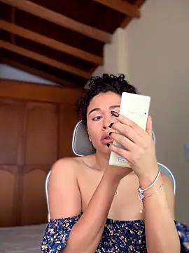 Snapshot of GabriSaenz chatting on November 2025 02:06:02 PM GabriSaenz online show from November 2025 02:06:02 PM